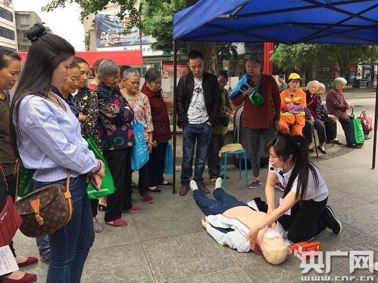 成都双流举办红十字博爱周活动 现场演练应急