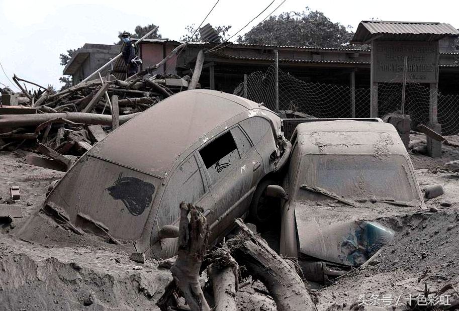 危地马拉火火山剧烈喷发 火山灰覆盖整个村庄无人生还