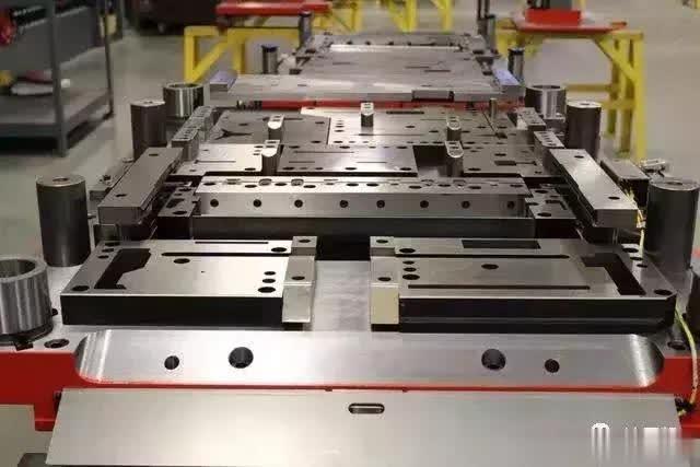 模具厂排名_模具厂图片车间(2)