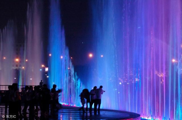 高楼林立新南昌,炫彩夜景