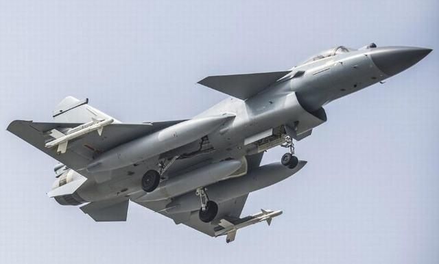 歼10D装涡扇15试飞成功却让歼11D开心 中国