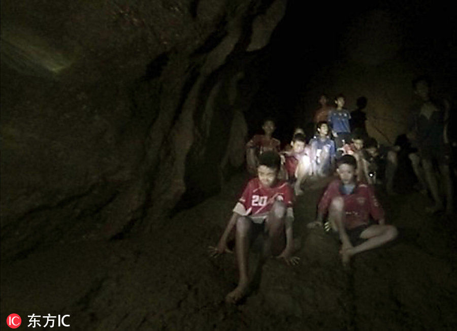 生命奇迹!泰国被困洞穴十三人足球队全部获救
