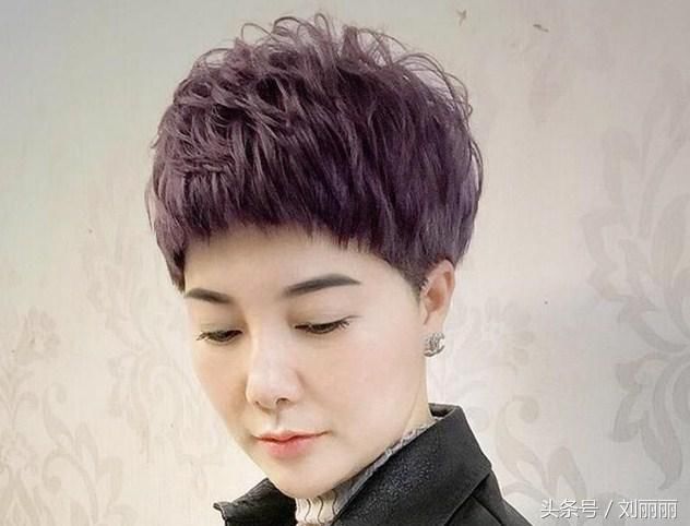45岁的大姐剪了短发,人立马精神百倍,神清气爽