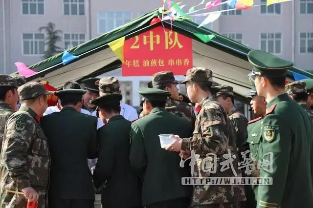 军营“美食一条街”,官兵吃啥都免费 “摊位”口味多好吃