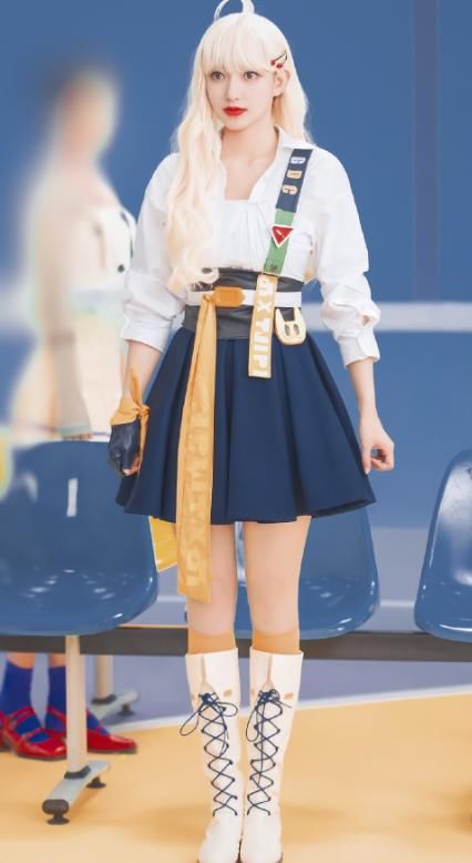 程潇cosplay照流出，有谁注意到她的站姿，双腿平行那刻巨撩