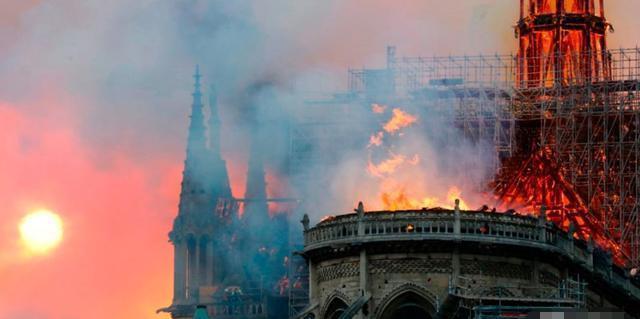 法国穷人争夺巴黎圣母院火灾十亿美元捐款,要