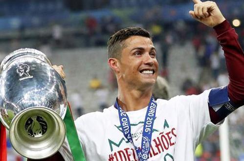 大罗、小罗、C罗,这三个罗纳尔多的历史地位谁