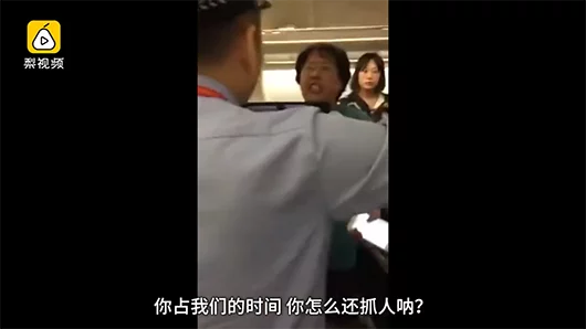 国安球员李磊夫妇飞机上袭警?国航:拒不下机被拷走 谁能保护消费者的合法权益 - yuhongbo555888 - yuhongbo555888的博客 国安球员李磊夫妇飞机上袭警?国航:拒不下机被拷走 谁能保护消费者的合法权益 - yuhongbo555888 - yuhongbo555888的博客