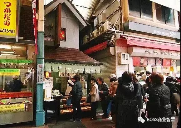 3平米小店年赚2300万人民币，只因做对一件事！