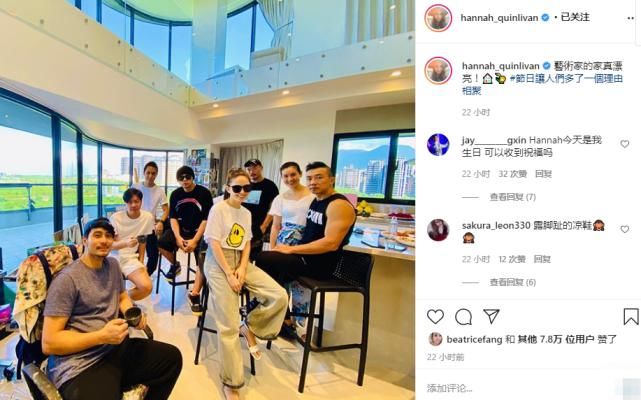 周杰伦携妻与友人小聚，夫妻俩戴墨镜坐C位，照片乌龙后更加甜蜜