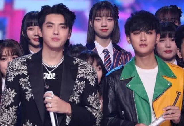 鹿晗生日吴亦凡和黄子韬送祝福,看到黄子韬的