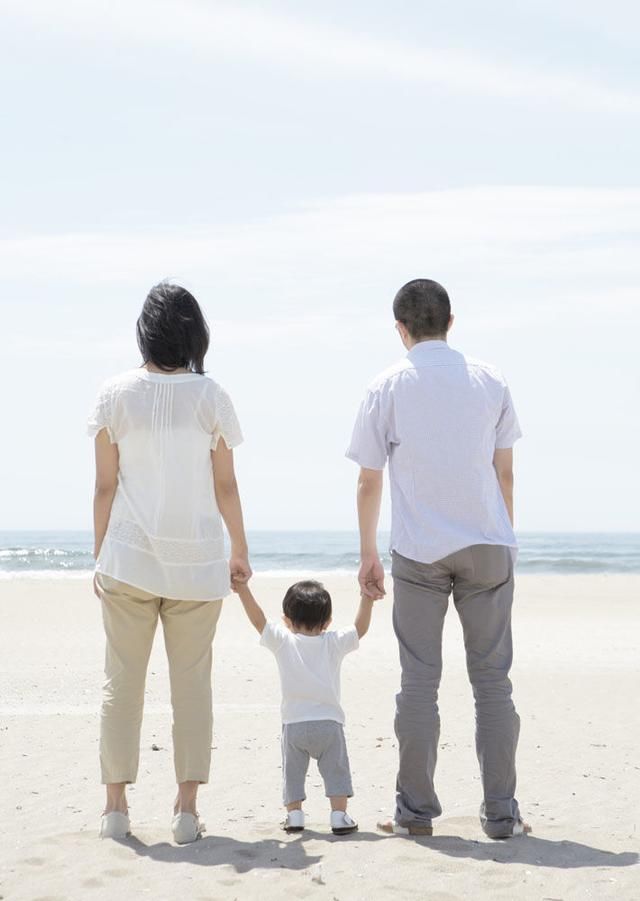 婆婆住院，我去探望，刚到医院女儿叫我声妈妈，我怒扇婆婆两耳光