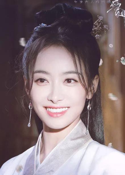 明星笑起来好看你却僵硬，那是因为你这里不好看，3招改善