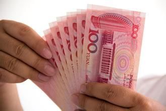 我妈求我给弟借十五万彩礼钱,无意中听到他们