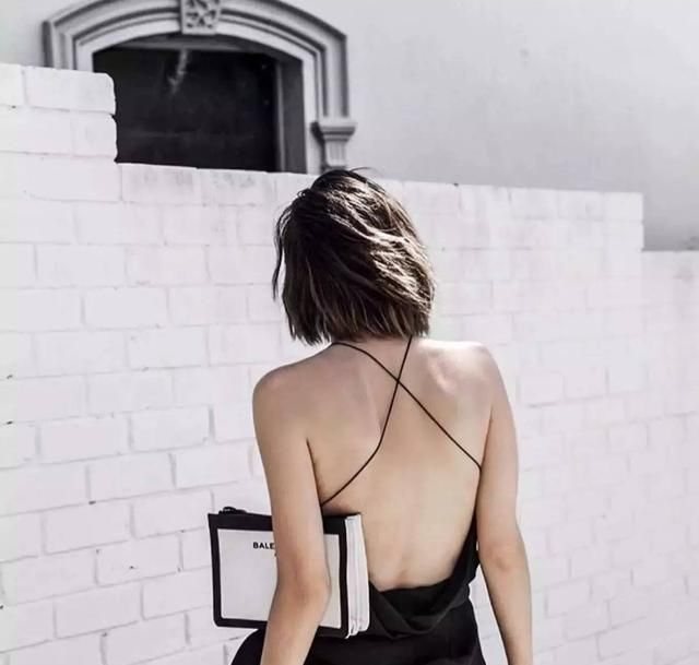 后背长痘和油脂粒?清洁护理三步走,打造精致女