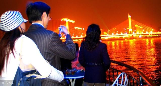 《旅游推荐》广州夜游珠江 上下九步行街又称女人街