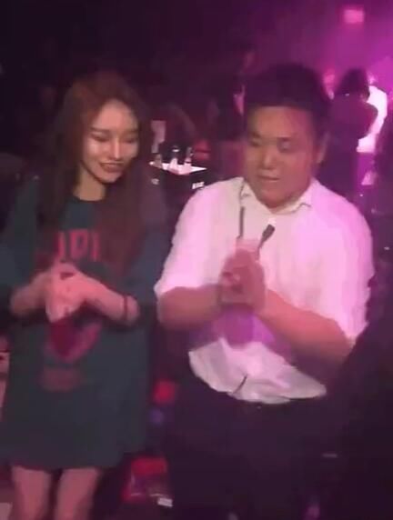 抖音温婉夜店被揩油视频动图流出 抖音温婉许