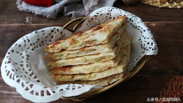 教你一招,如何烙出层次分明、层层叠叠的葱花饼
