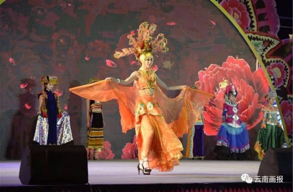 数万人在正月十五涌入永仁深山 见到了摄人心魄的一幕