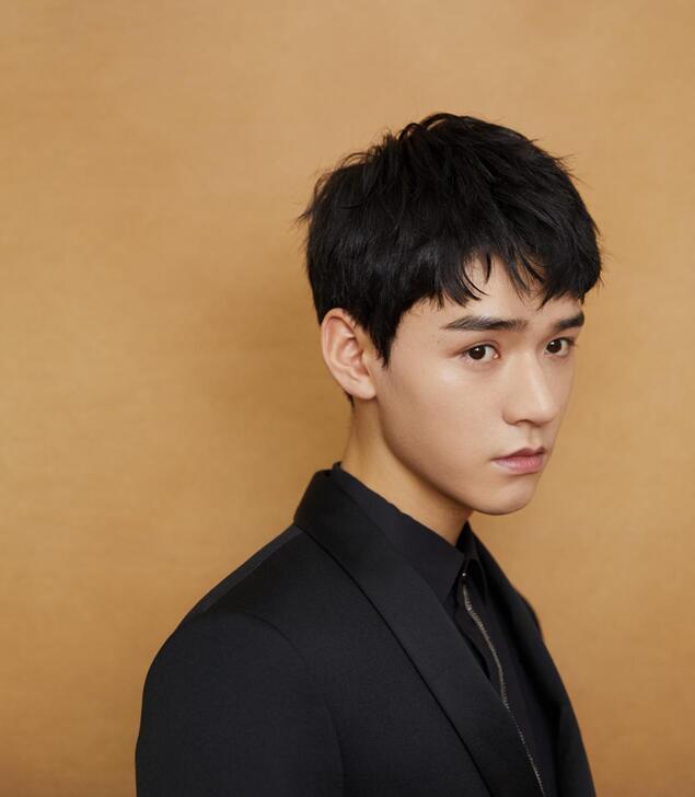 龚俊出席中国体育20年颁奖盛典 见证荣耀传递