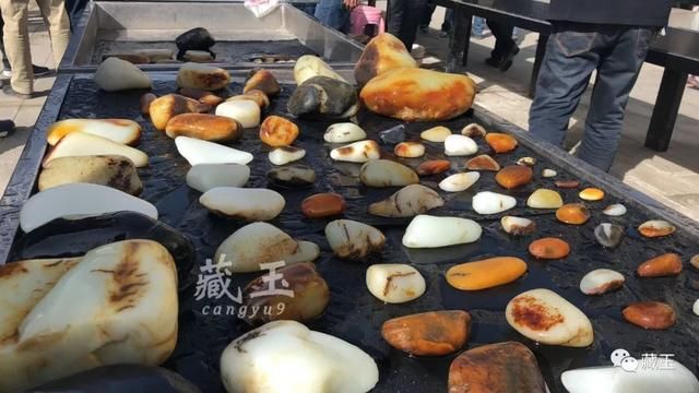 如今的籽料价格比年前涨了多少呢？我们一起来看看