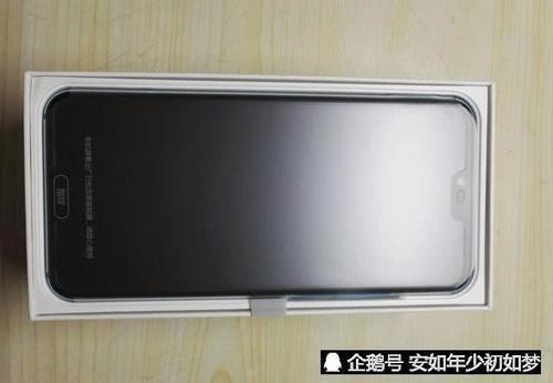 想买高性价比高颜值手机,选荣耀10没错