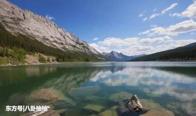 实拍世界各地的“仙湖”，最后一个曾毁灭大半个地球
