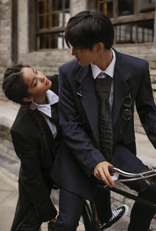 欧阳娜娜成年礼上吉他甜美弹唱,生日愿望是18