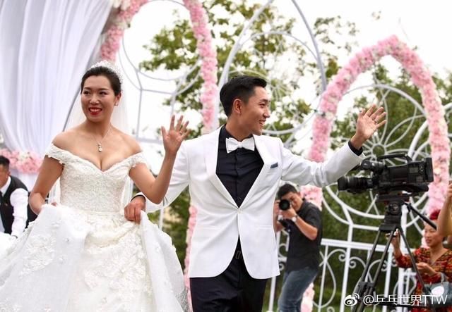 李晓霞大婚秀好身材,伴郎实力抢镜,张怡宁缺席