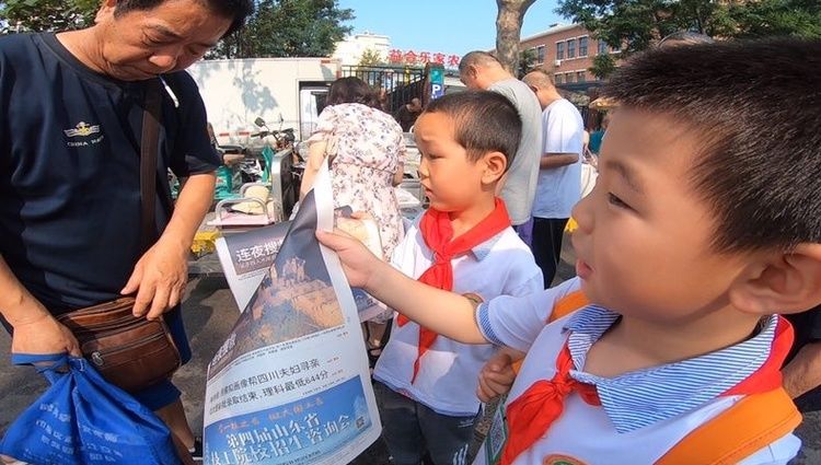 体验辛苦 收获勇气,齐鲁晚报190余小报童街头卖报 正规赌博十大平台