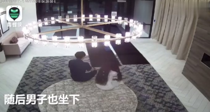 疑似刘强东案新视频曝光!女方掩面弯腰似乎很