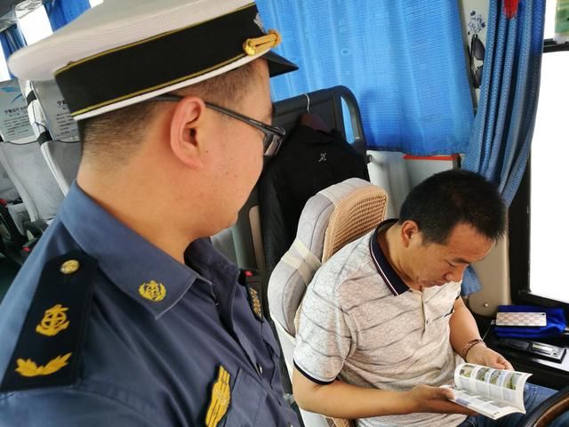 惠农区运管科开展道路运输安全驾驶宣传活动