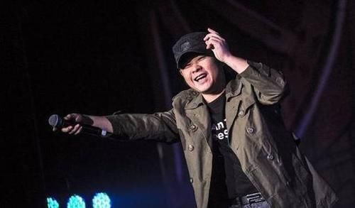 著名歌手刀郎：经历过前妻抛弃妻女之后，他对家的认识更深了
