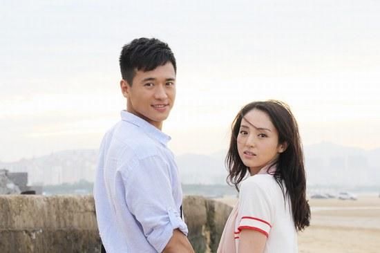 忙事业高云翔无自由,2岁女儿独自试穿高跟鞋萌