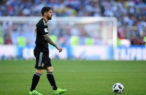 C罗上演帽子戏法,梅西却丢了点球,是什么让他