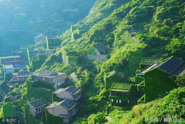 村民全搬走，他一人独守，中国最有钱的村庄成鬼村，却惊艳全球