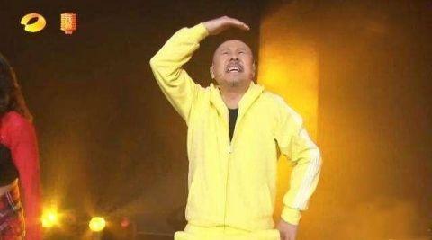 元宵节腾格尔假唱上热搜 老爷子在台上都崩溃