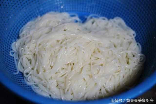 这样炒米粉才好吃,口感劲道,味道鲜美