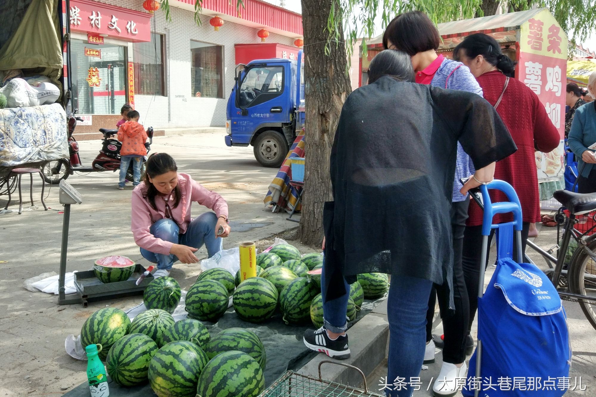 实拍拆迁后的太原农村大集，地摊人的未来将何去何从?