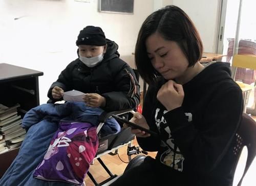 11岁长发4次化疗头发掉光,盼病好留女孩唱歌单女生狮子座的爱情图片