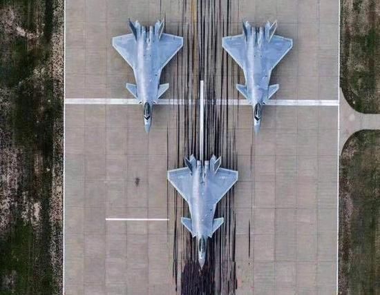 央视曝歼20空战演习结果:完全碾压三代机,美国