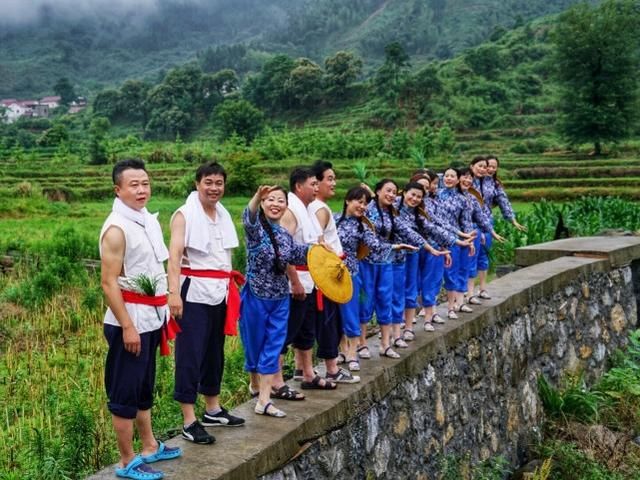 安徽大山深处的世外桃源，至今还保留着原始的牛耕模式