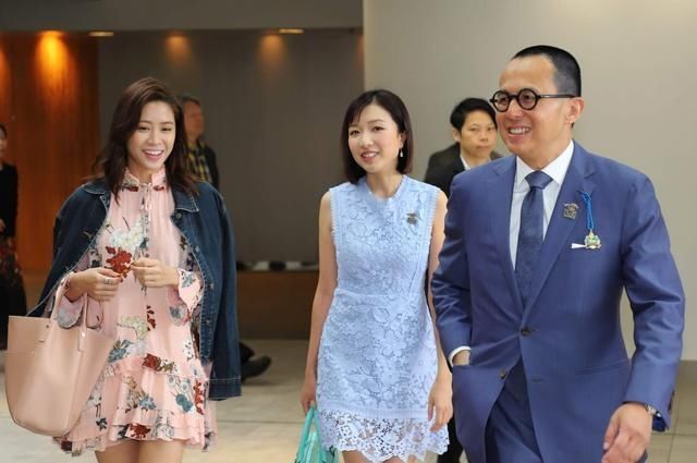 梁洛施所生孩子受器重，频繁回港见面，现女友高调示爱李泽楷