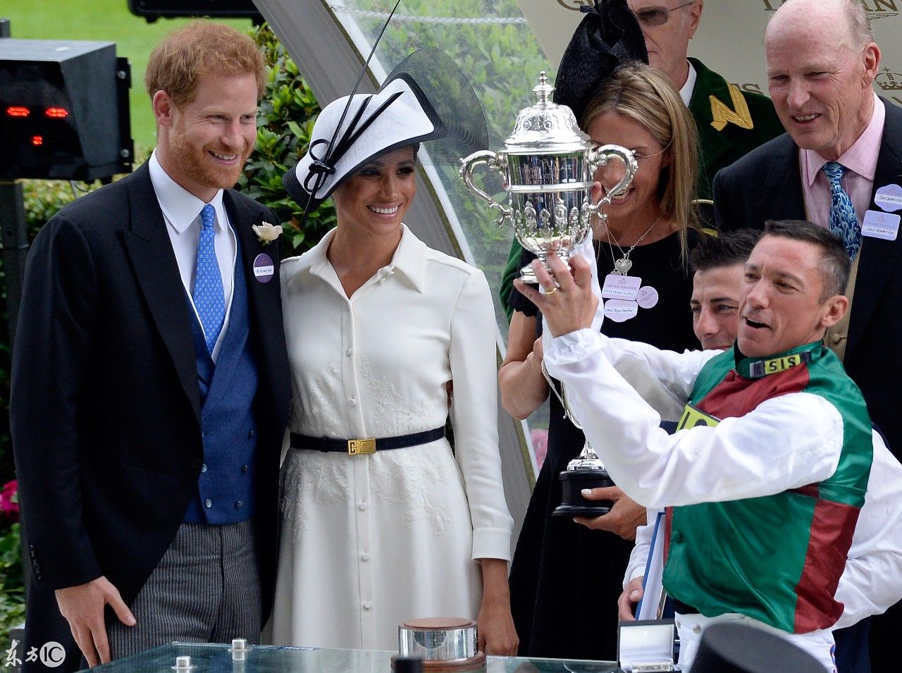 哈里王子和梅根王妃在皇家赛马赢得奖杯 网友:谁敢让他们输!