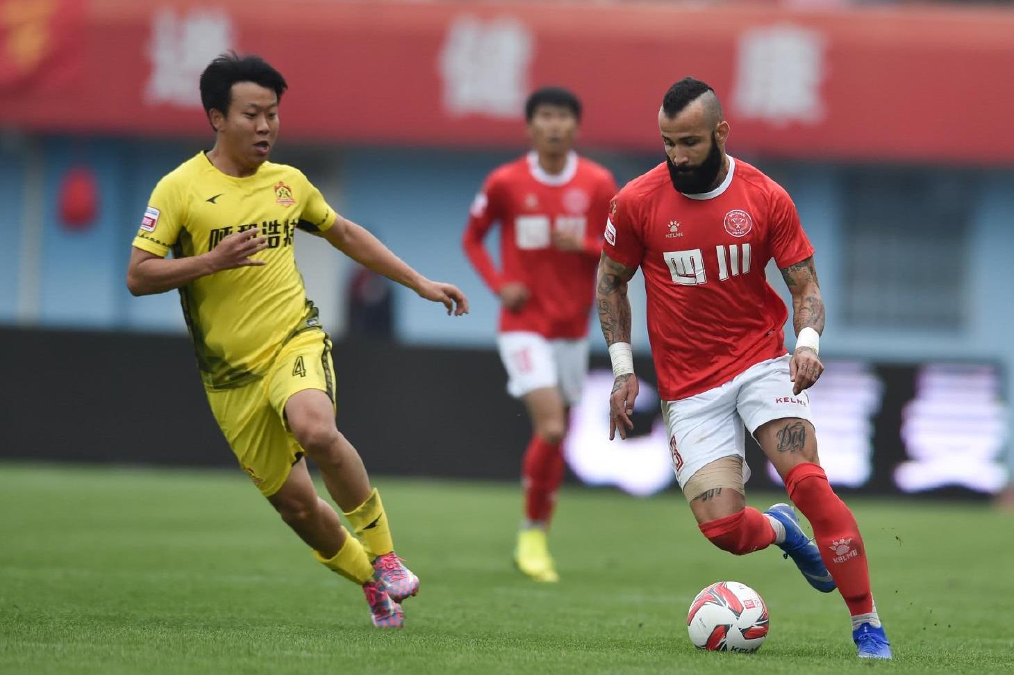 中甲图集:埃万德罗打入唯一进球,四川中甲首秀