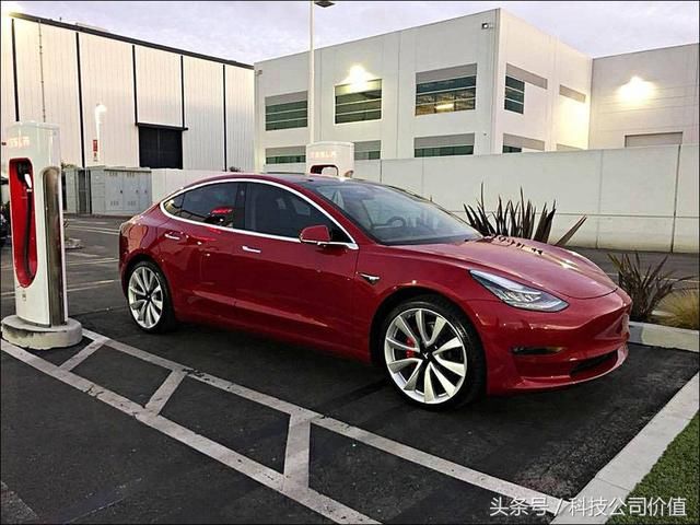 一个月连续购买3500万美元股票,马斯克边裁员边准备让特斯拉盈利