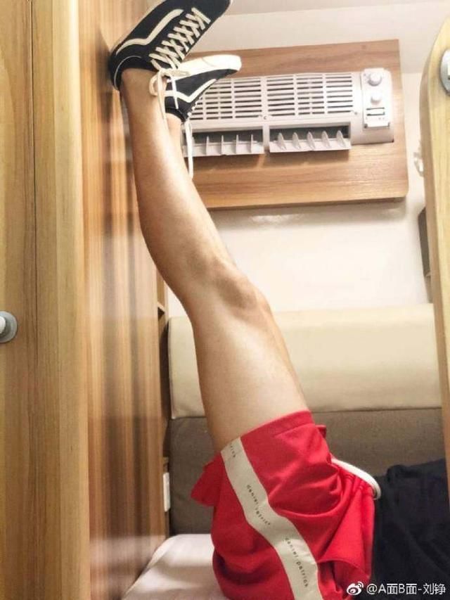 黄景瑜吴亦凡许魏洲,真正的长腿男神,鲸鱼瘦腿