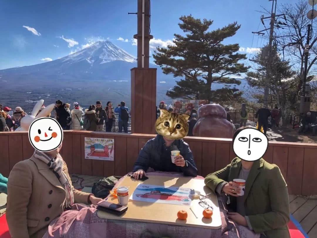 快报：情人节前，一群单身男女勇闯了富士山