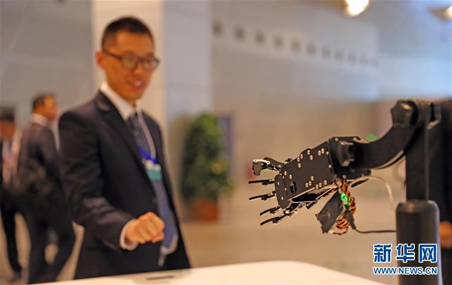 夏季达沃斯上感受科技