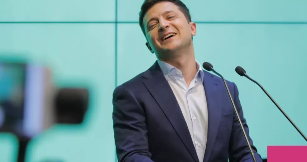 假戏成真,乌克兰大选结局神了!新总统刚上任就